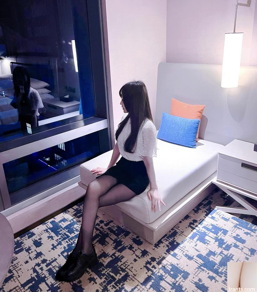 Đường cong vú tròn “Emily” Đường cong gợi cảm rất hấp dẫn! (19p) - Ảnh 5