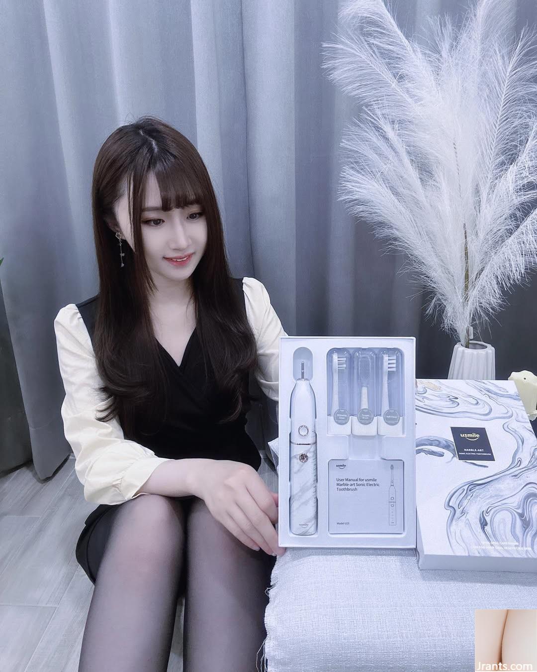 Đường cong vú tròn “Emily” Đường cong gợi cảm rất hấp dẫn! (19p) - Ảnh 8