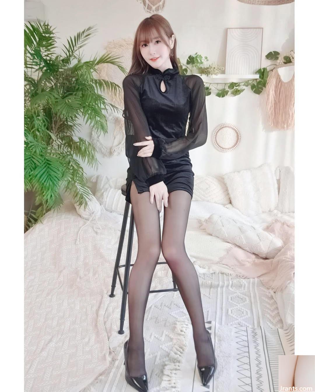 Ngực nhỏ “Guo Simin” mỉm cười ngọt ngào (24p)