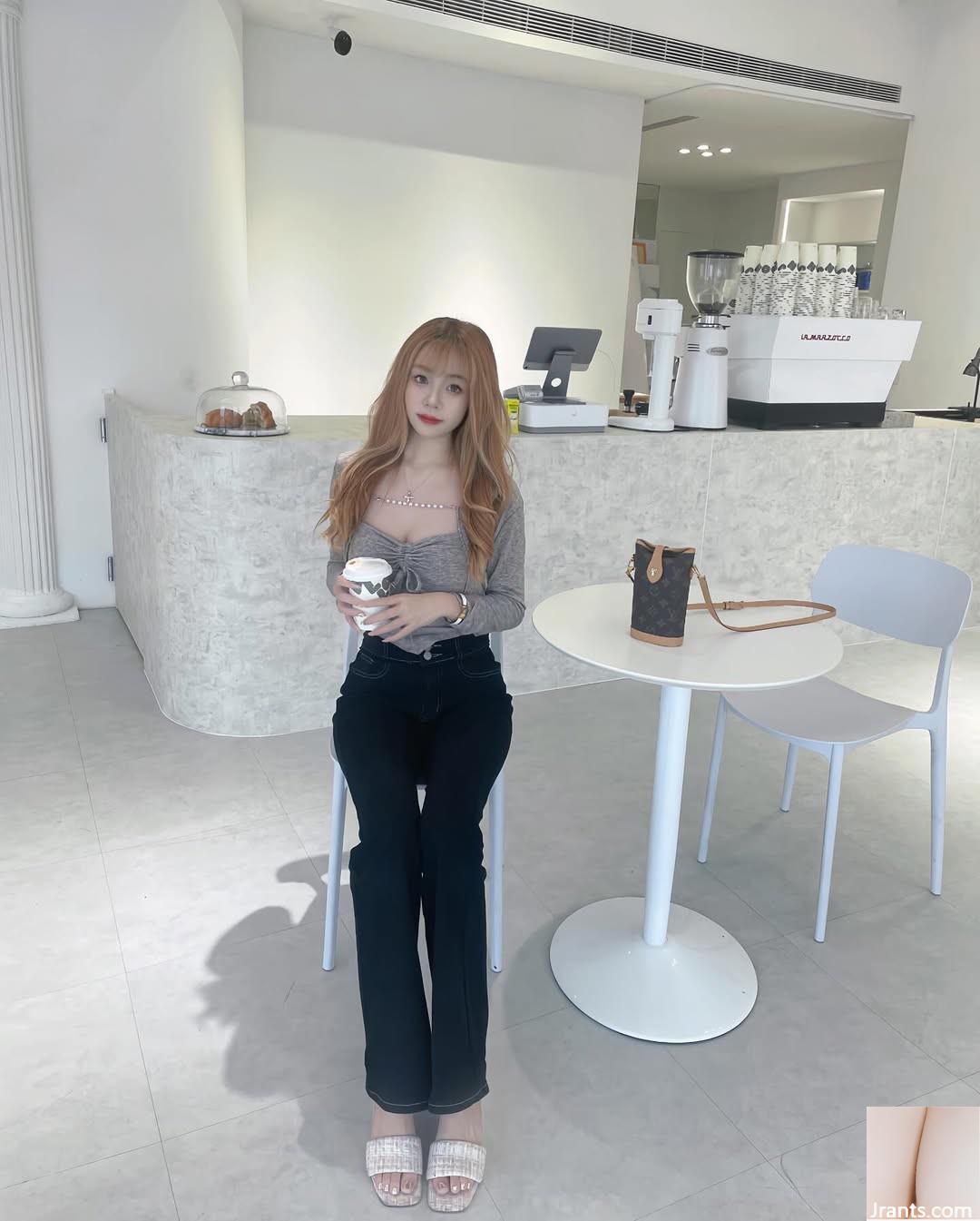 Bộ ngực tròn và xinh đẹp “Huahua” có ngoại hình ngọt ngào và siêu quyến rũ khi mỉm cười (21p) - Ảnh 3