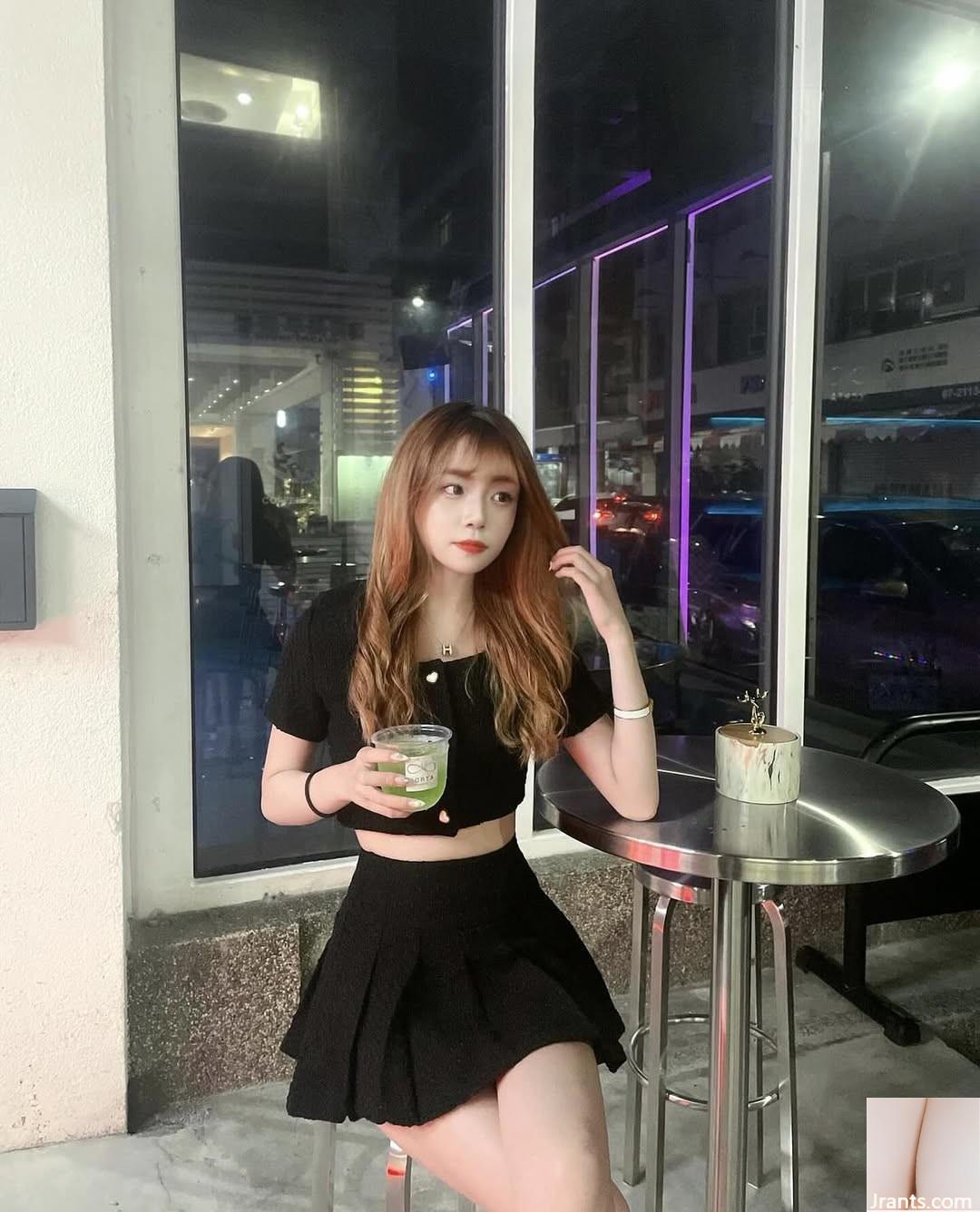 Bộ ngực tròn và xinh đẹp “Huahua” có ngoại hình ngọt ngào và siêu quyến rũ khi mỉm cười (21p) - Ảnh 4