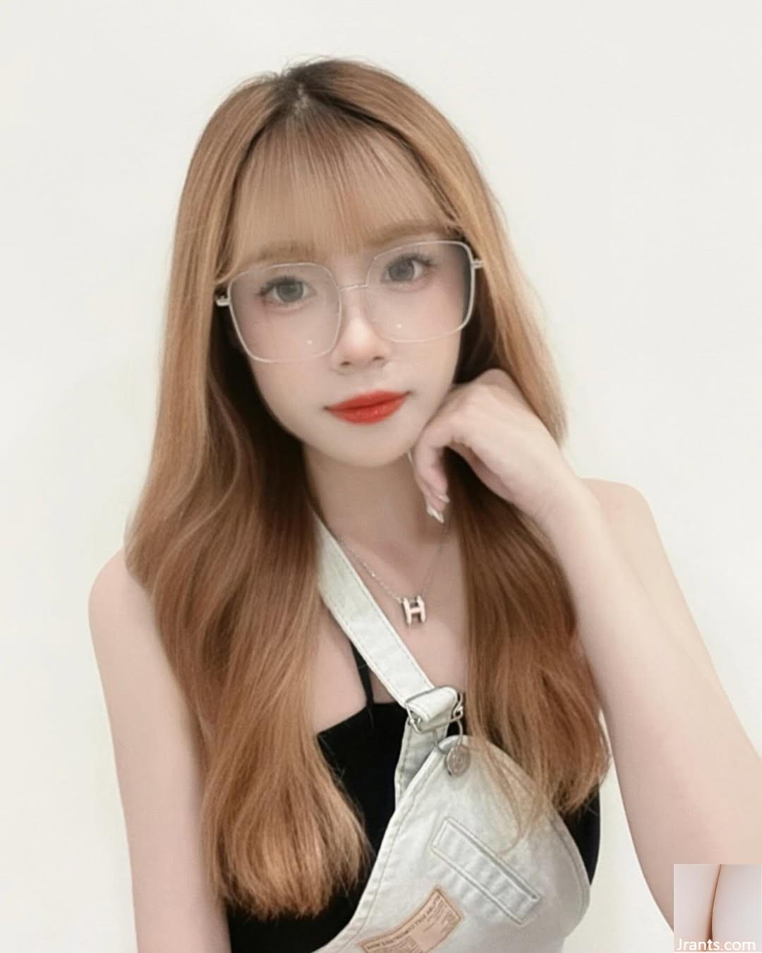 Bộ ngực tròn và xinh đẹp “Huahua” có ngoại hình ngọt ngào và siêu quyến rũ khi mỉm cười (21p) - Ảnh 9