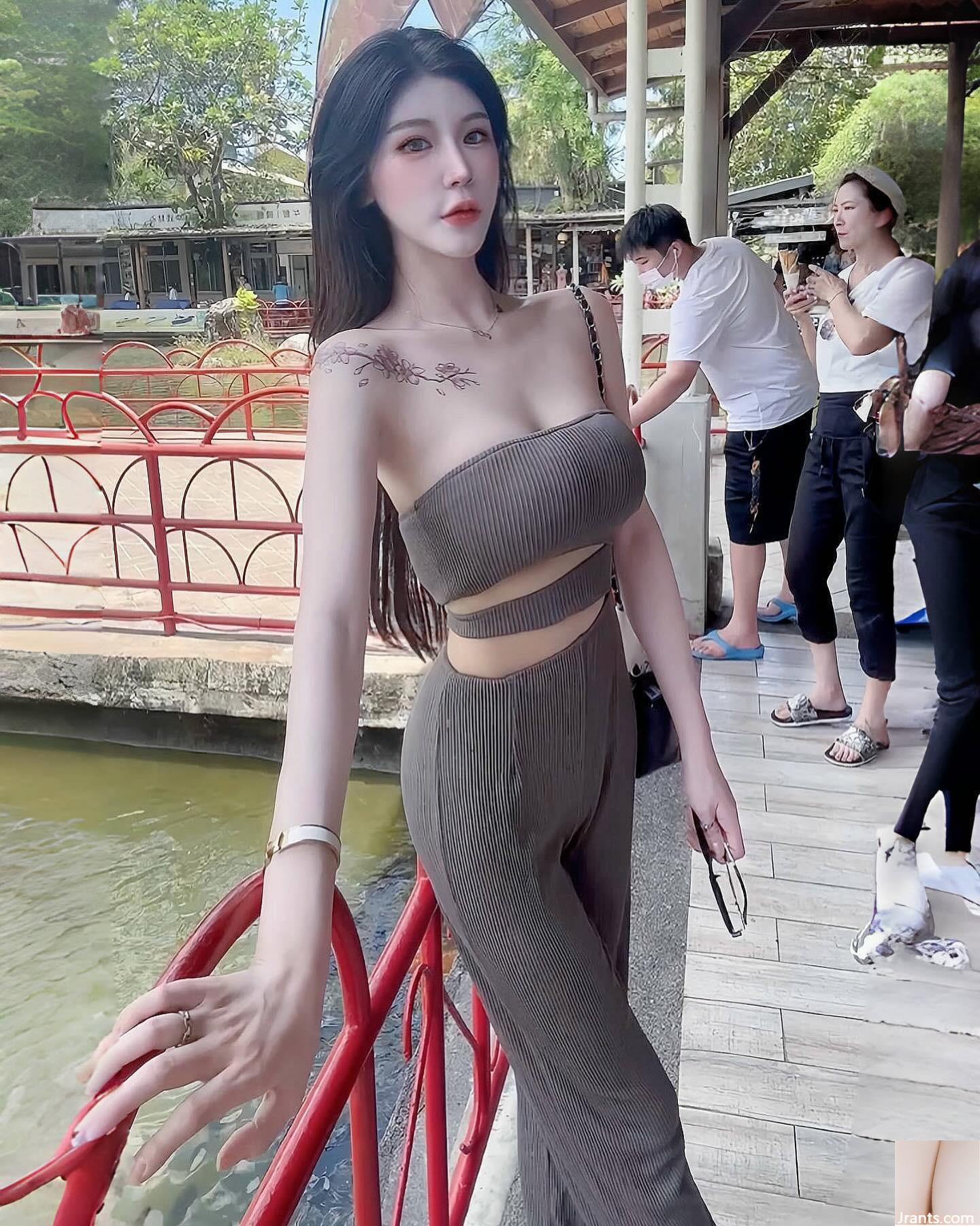 Mặt trước và mặt của “Xiaoyi” đầy đặn ở chu vi trên quá nóng (22p)