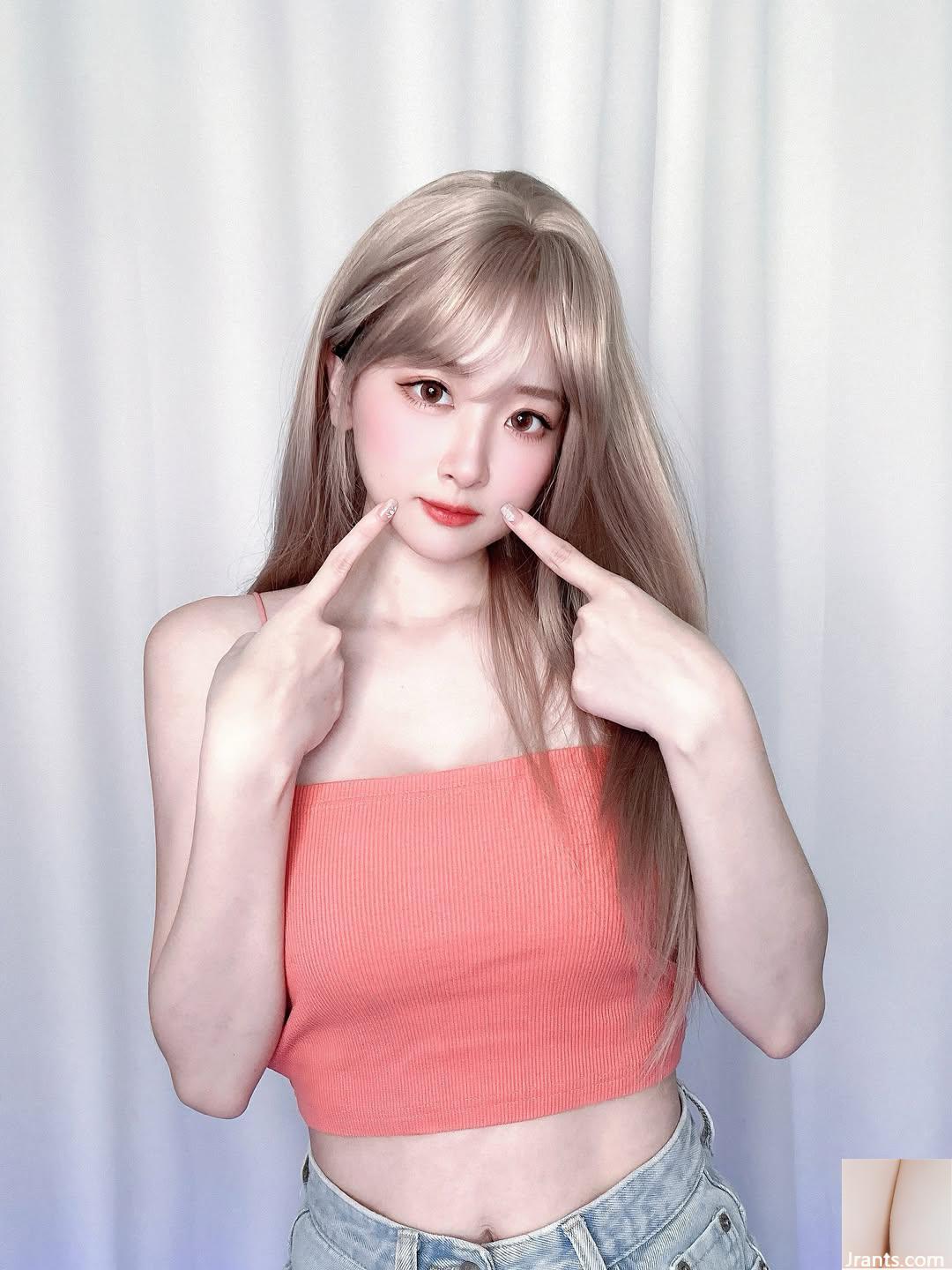 “Weiwei” có dáng người xinh đẹp, trắng trẻo, dịu dàng, hoàn hảo đến mức hôi (10P)