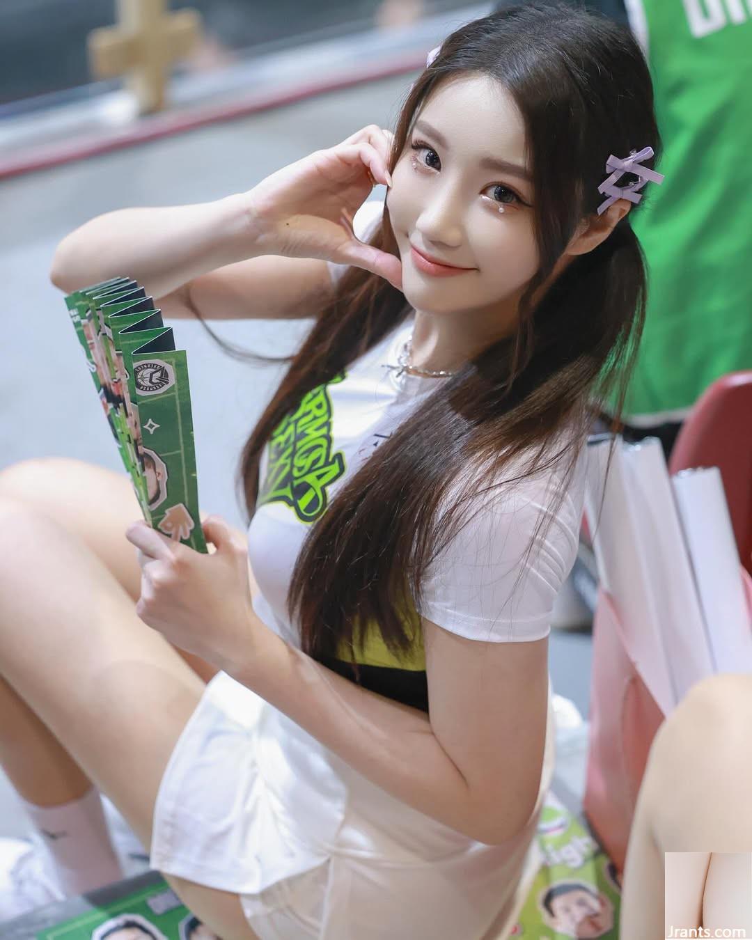 Cơ thể cong đều được gọi là “Ariel C.” - Ảnh 31