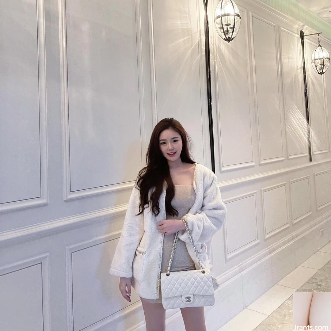 Đường cong cơ thể mảnh khảnh “Hua Hua” ngọt ngào và gợi cảm (37p) - Ảnh 12