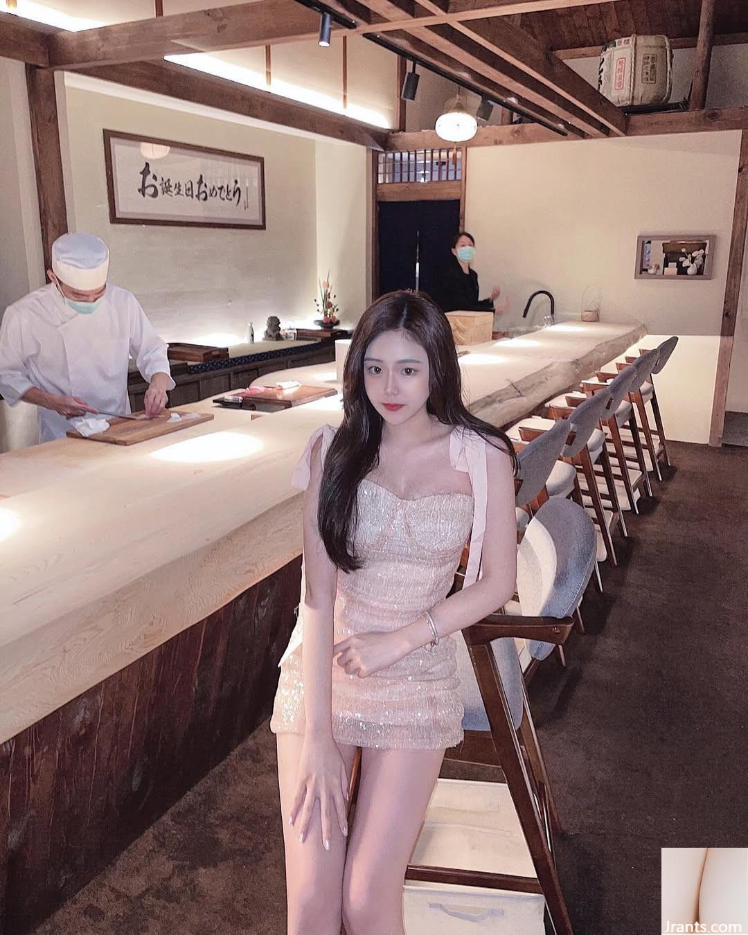 Đường cong cơ thể mảnh khảnh “Hua Hua” ngọt ngào và gợi cảm (37p) - Ảnh 14