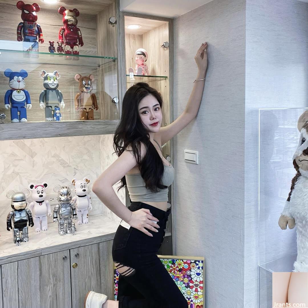 Đường cong cơ thể mảnh khảnh “Hua Hua” ngọt ngào và gợi cảm (37p) - Ảnh 20