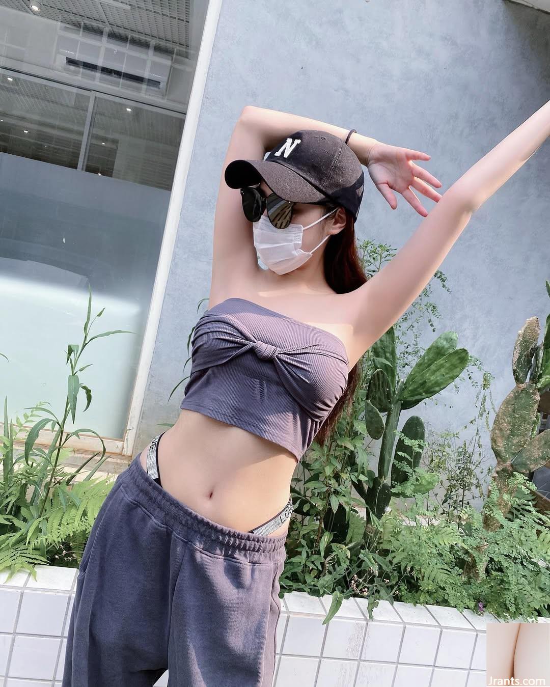 Đường cong cơ thể mảnh khảnh “Hua Hua” ngọt ngào và gợi cảm (37p) - Ảnh 22