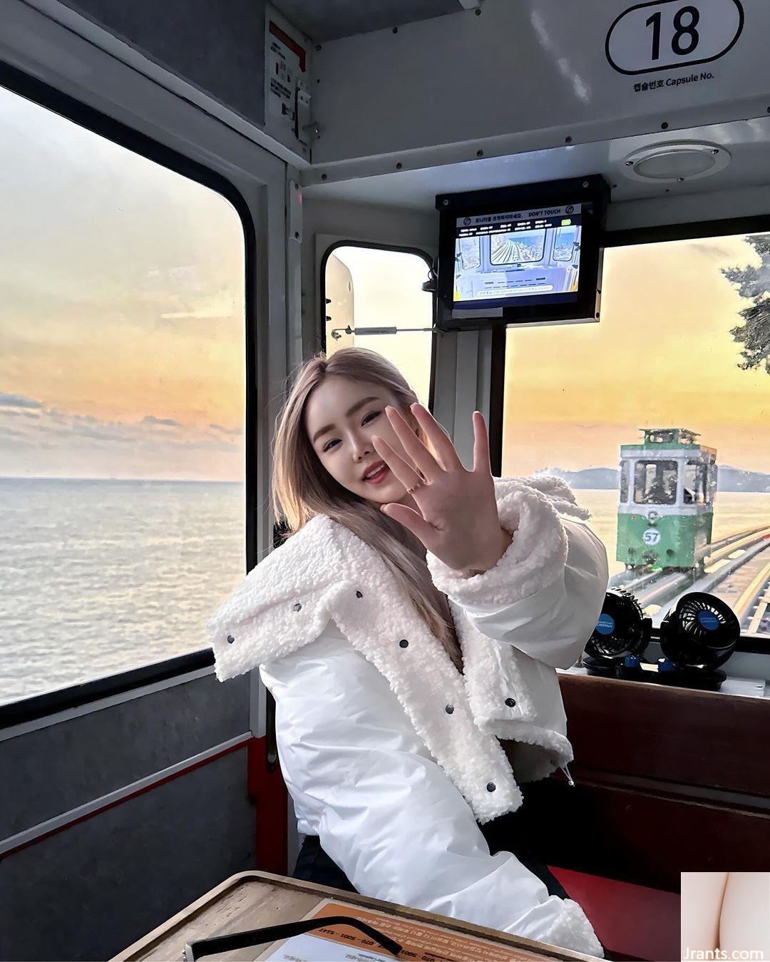 Đường cong cơ thể mảnh khảnh “Hua Hua” ngọt ngào và gợi cảm (37p) - Ảnh 31