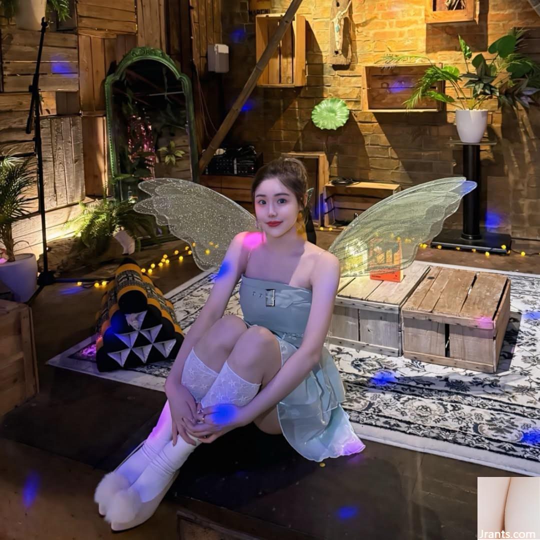 Đường cong cơ thể mảnh khảnh “Hua Hua” ngọt ngào và gợi cảm (37p) - Ảnh 36