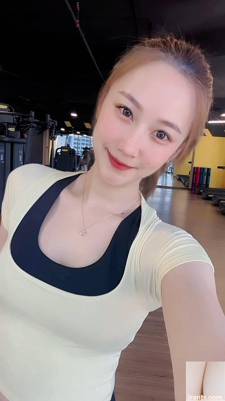 Tư thế quá hấp dẫn “Qi Min” kết hợp hình dáng nóng và tính khí thanh lịch (31P)