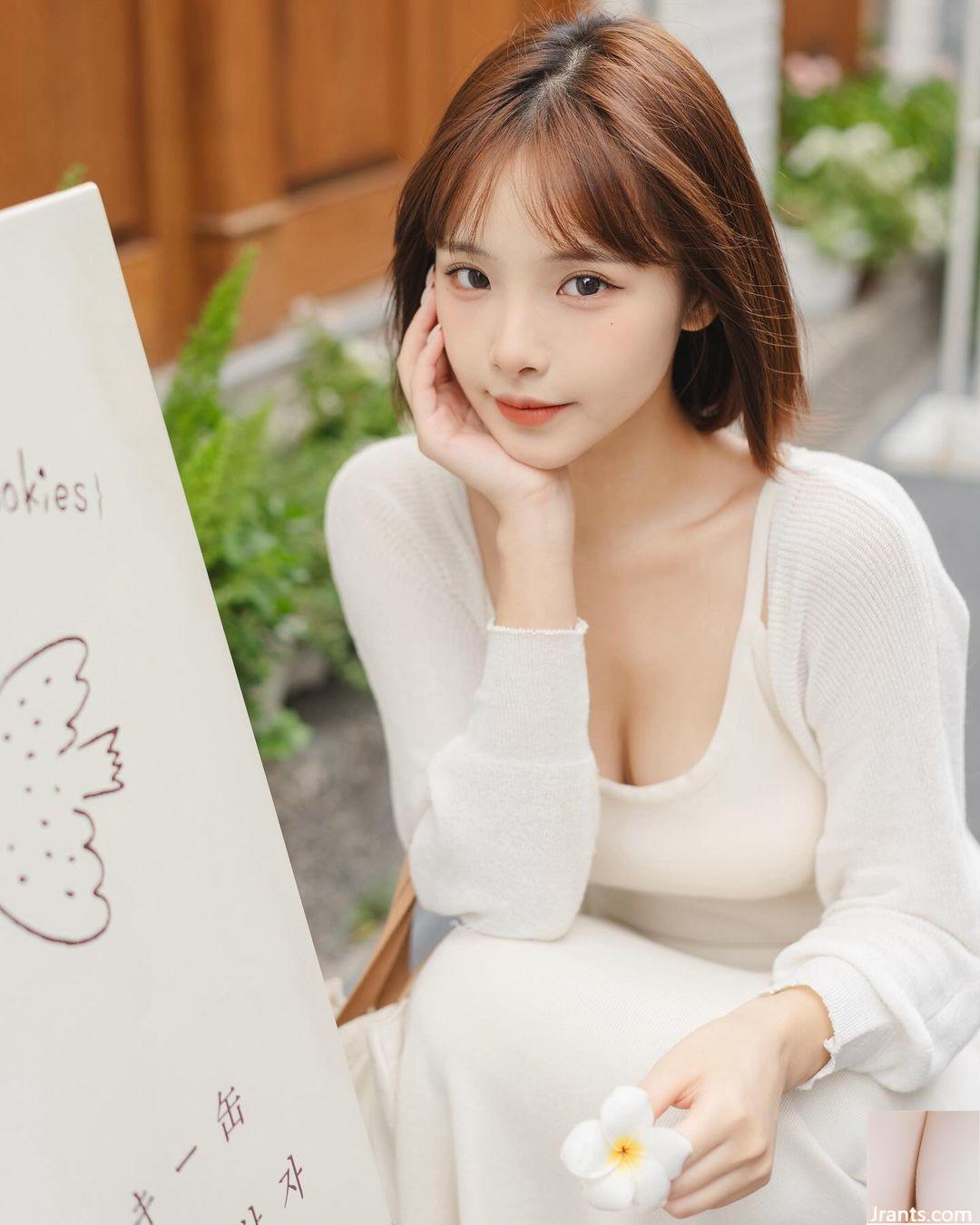 “Khuôn mặt cũng là sự cám dỗ cuối cùng của thân thịt màu (47p) Vicky. - Ảnh 47