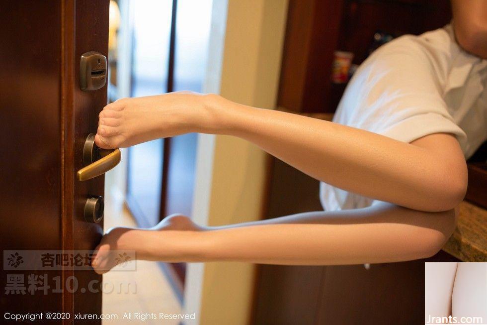 Nữ thần Arjuna cởi váy dài trong phòng riêng ở Đông Âu, để lộ đôi tất trần, bộ ảnh quyến rũ và quyến rũ (25P) - Ảnh 20