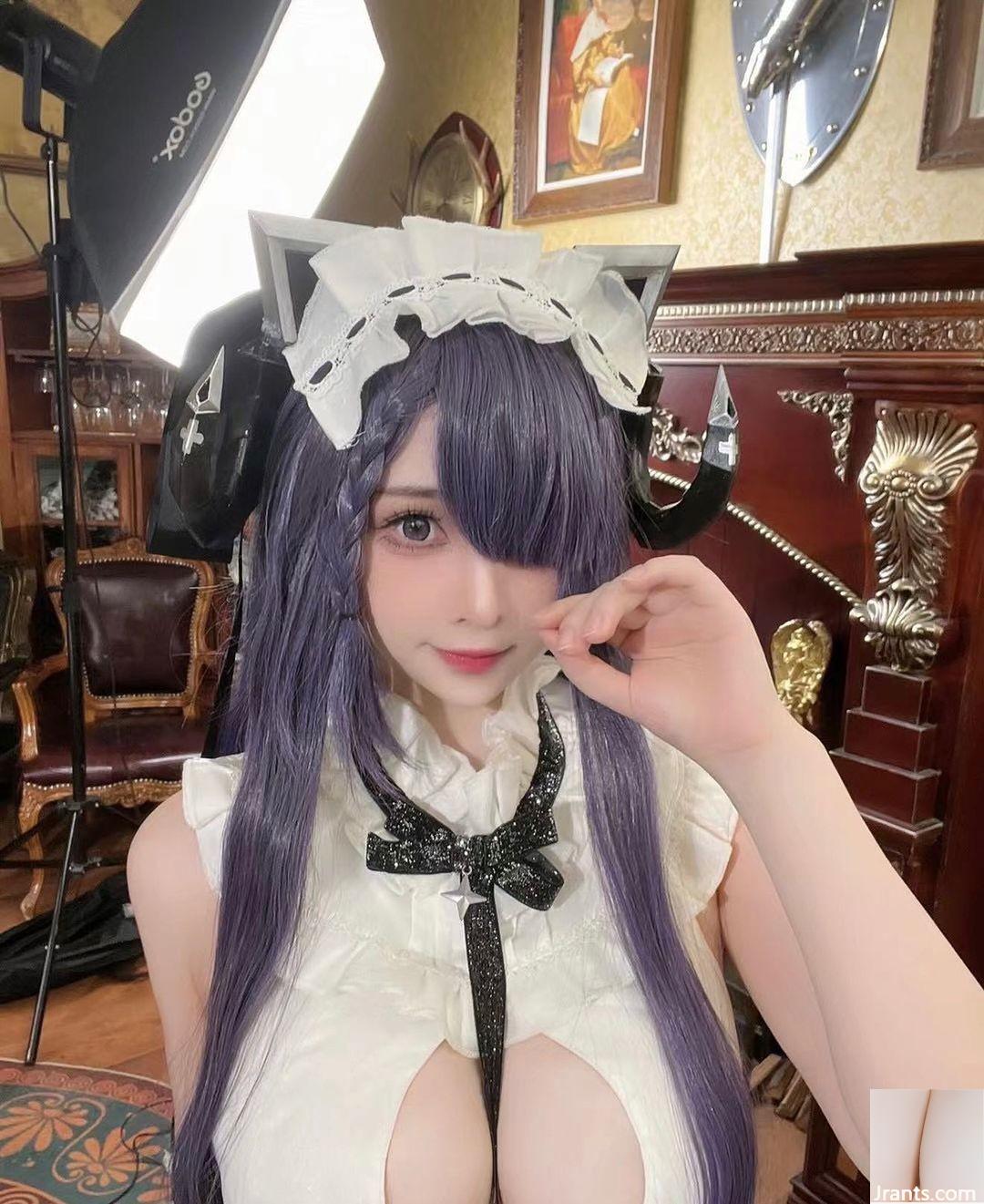 Cô nàng “bán bảo vật trên nĩa” dễ thương vừa sexy vừa gợi cảm với bộ ngực đầy đặn (28P)