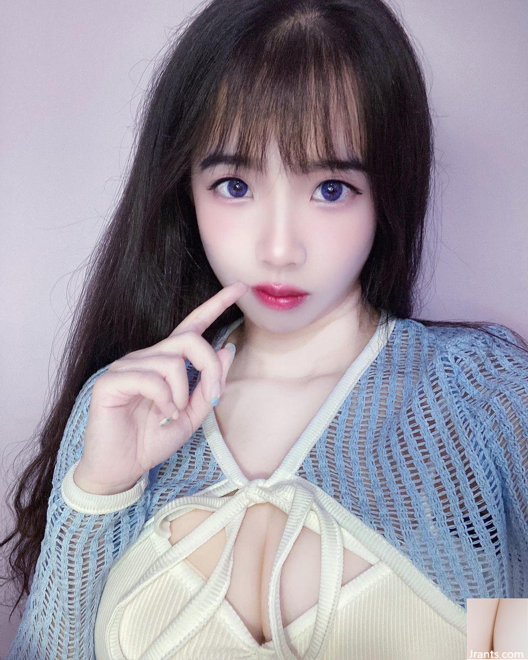 Gương mặt của “Trưởng làng Zi Miao” có vòng eo hoàn hảo, làn da siêu trắng và dịu dàng nên rất bắt mắt (32P) - Ảnh 11