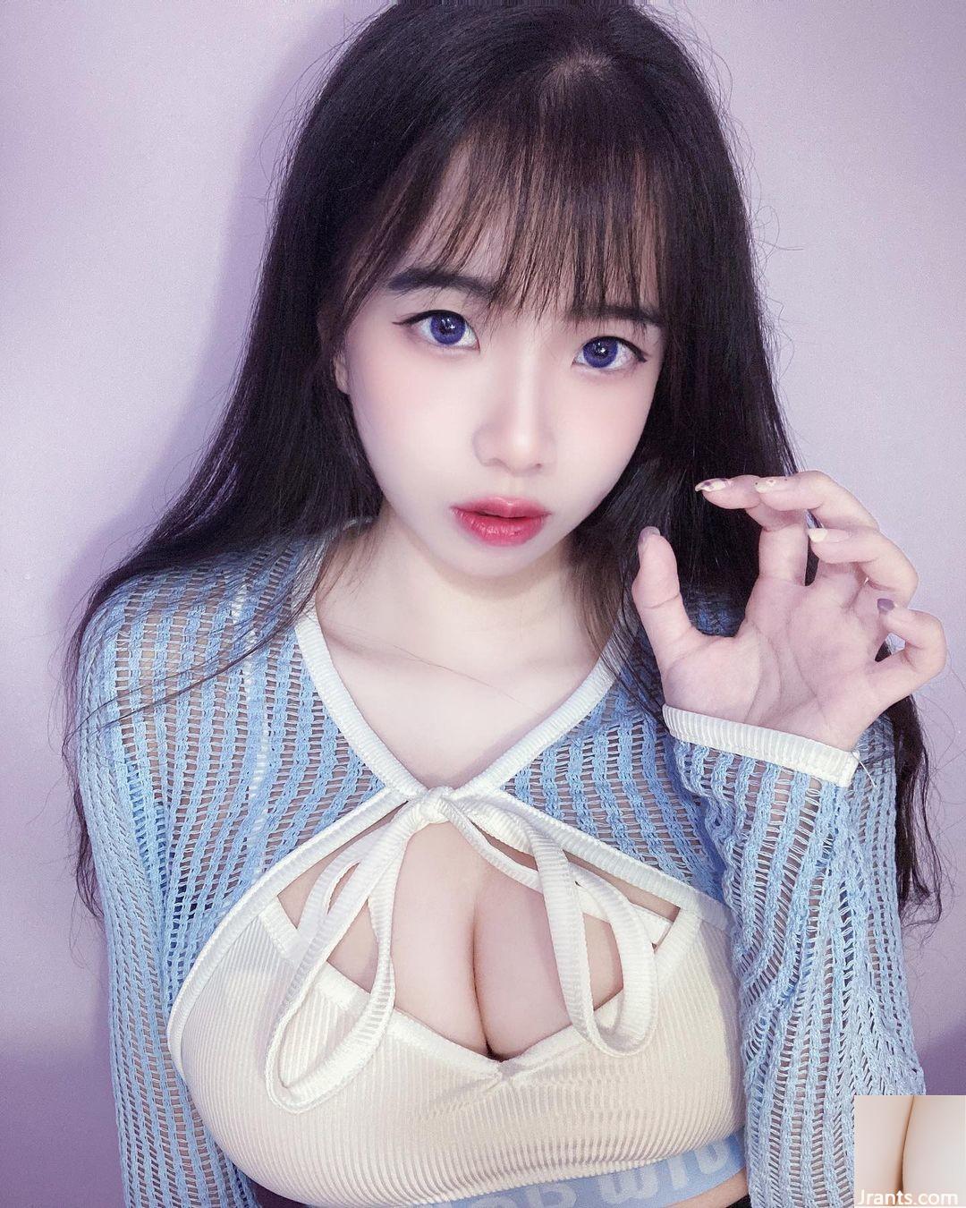 Gương mặt của “Trưởng làng Zi Miao” có vòng eo hoàn hảo, làn da siêu trắng và dịu dàng nên rất bắt mắt (32P) - Ảnh 12