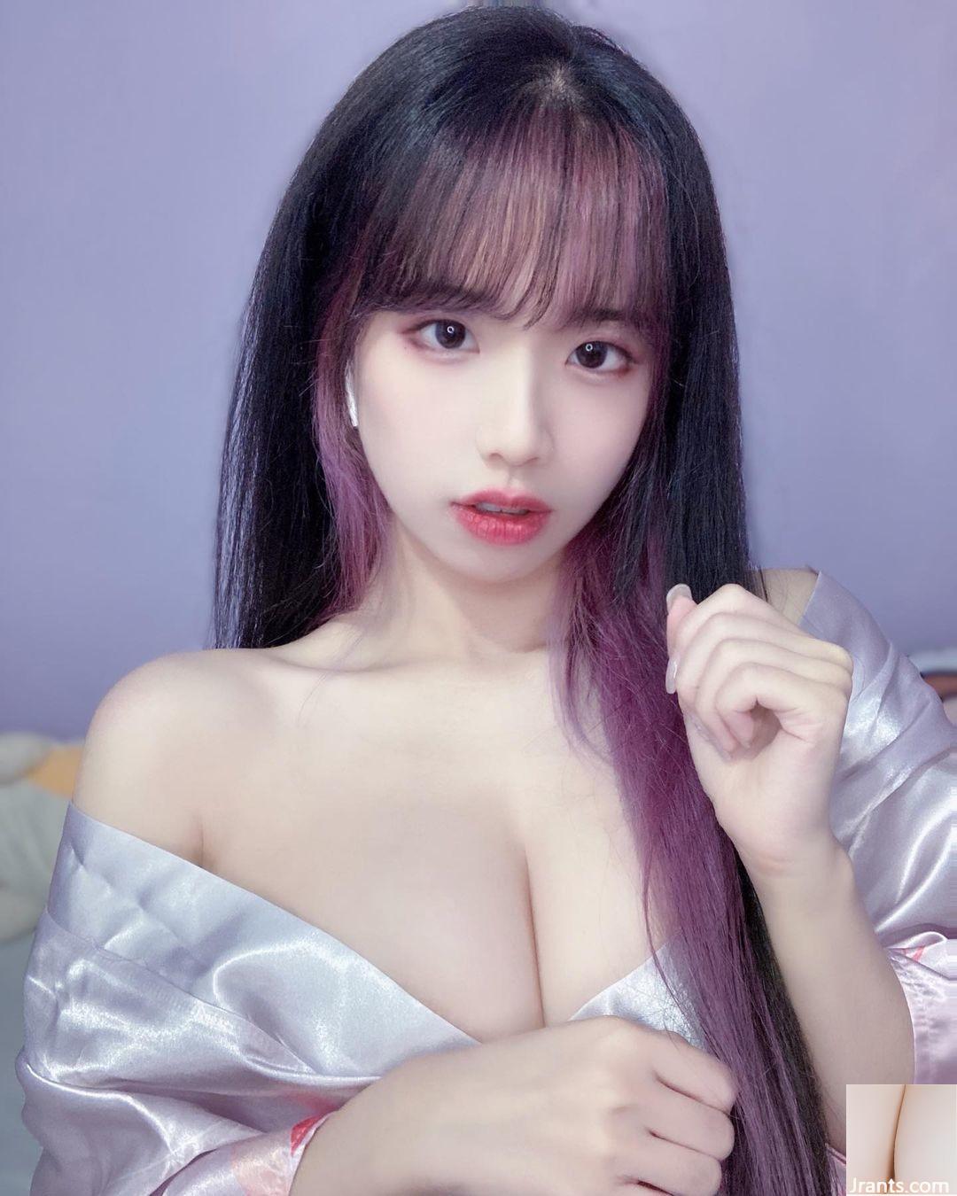 Gương mặt của “Trưởng làng Zi Miao” có vòng eo hoàn hảo, làn da siêu trắng và dịu dàng nên rất bắt mắt (32P) - Ảnh 23