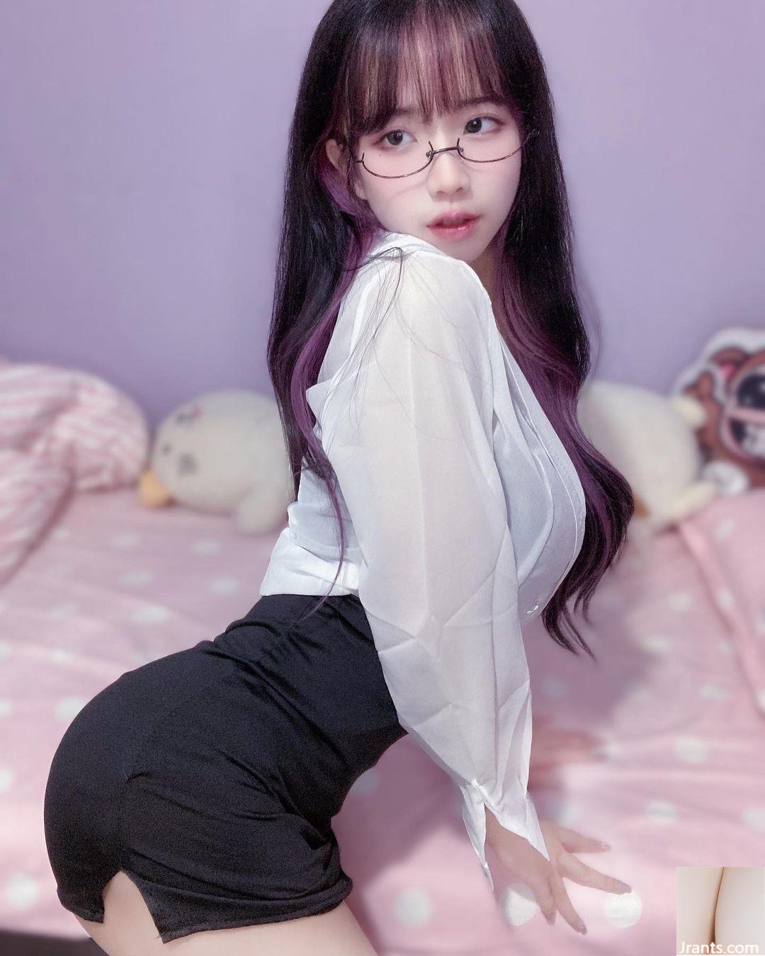 Gương mặt của “Trưởng làng Zi Miao” có vòng eo hoàn hảo, làn da siêu trắng và dịu dàng nên rất bắt mắt (32P) - Ảnh 26