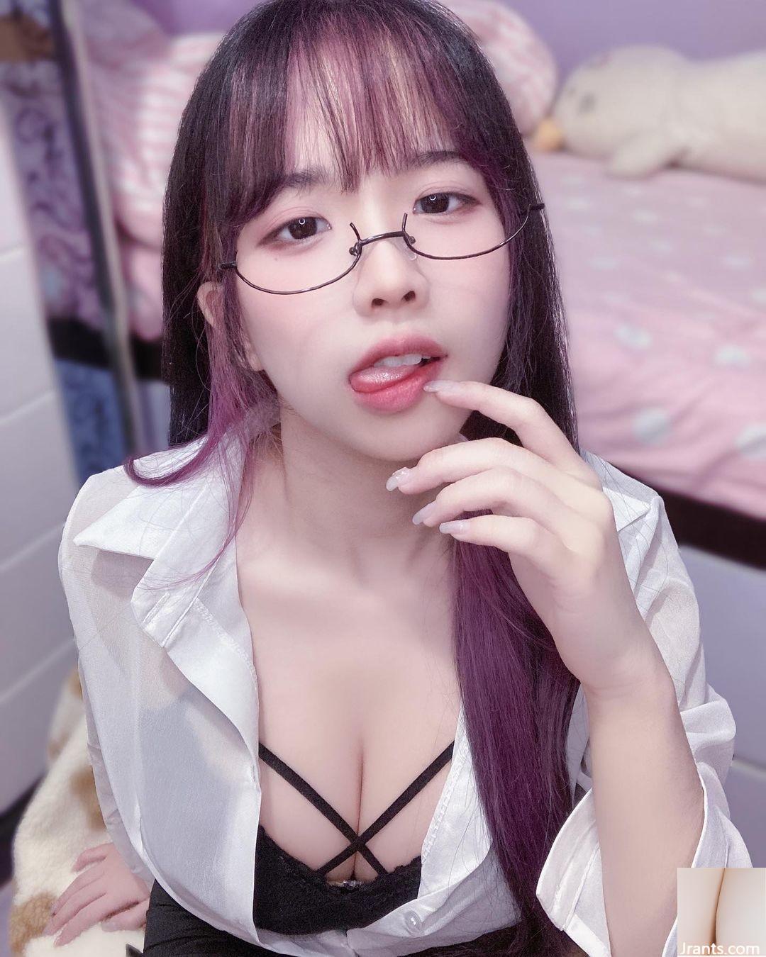 Gương mặt của “Trưởng làng Zi Miao” có vòng eo hoàn hảo, làn da siêu trắng và dịu dàng nên rất bắt mắt (32P) - Ảnh 28