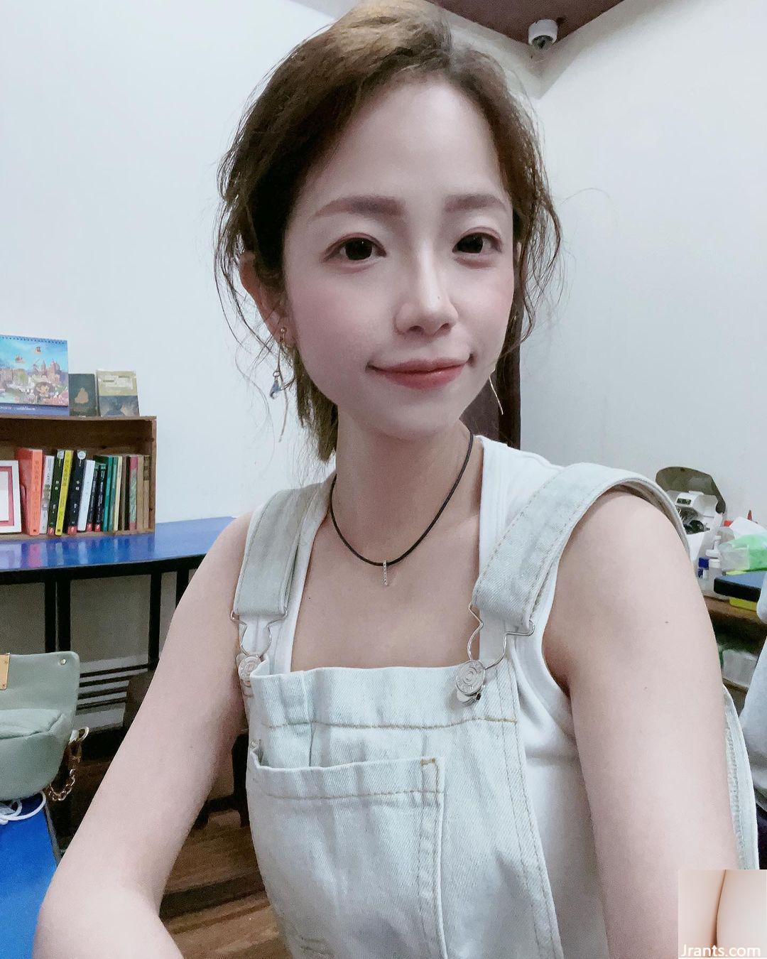 Bộ ảnh gợi cảm của “Weng Youyou” với bộ ngực trắng nõn và dáng chuẩn, sướng quá (29P) - Ảnh 14