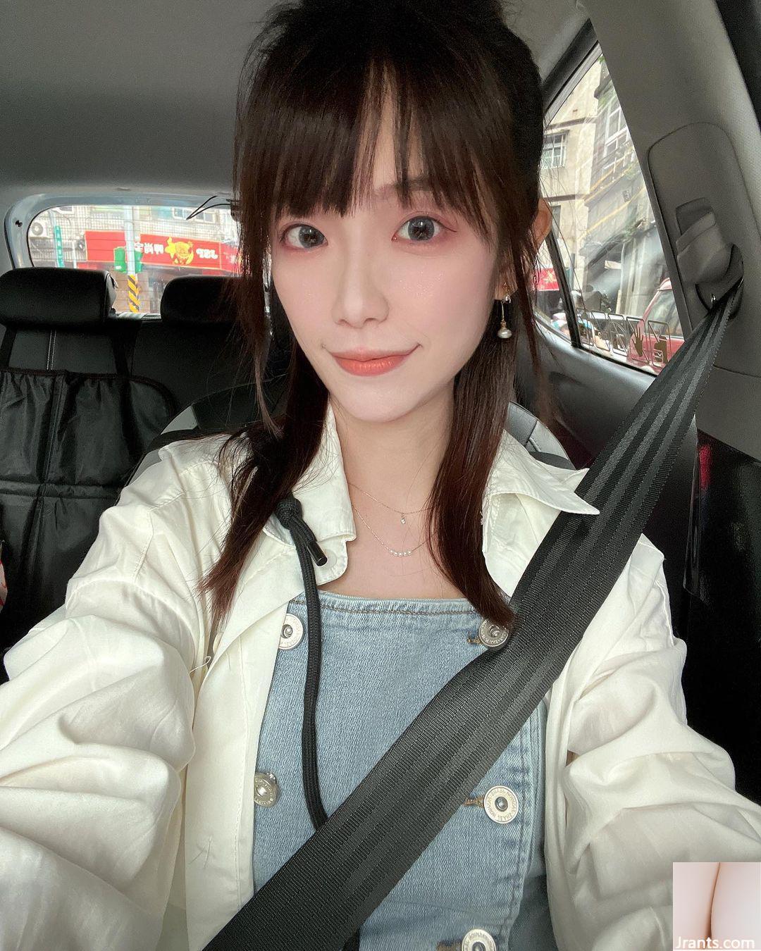 Bộ ảnh gợi cảm của “Weng Youyou” với bộ ngực trắng nõn và dáng chuẩn, sướng quá (29P) - Ảnh 17