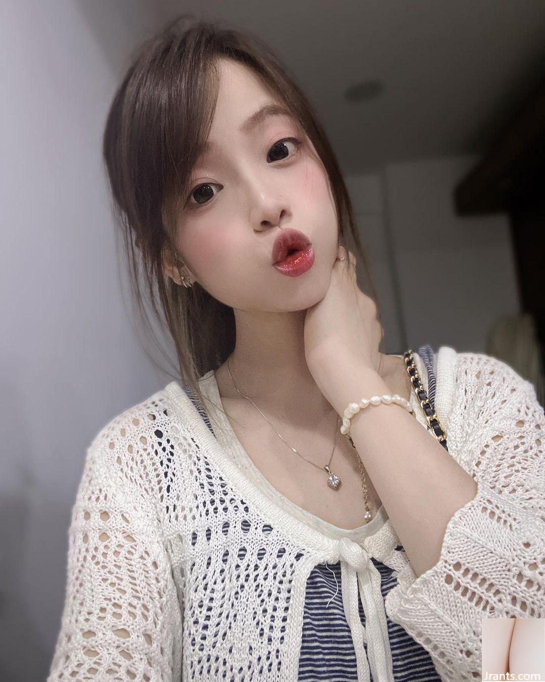 Bộ ảnh gợi cảm của “Weng Youyou” với bộ ngực trắng nõn và dáng chuẩn, sướng quá (29P) - Ảnh 26