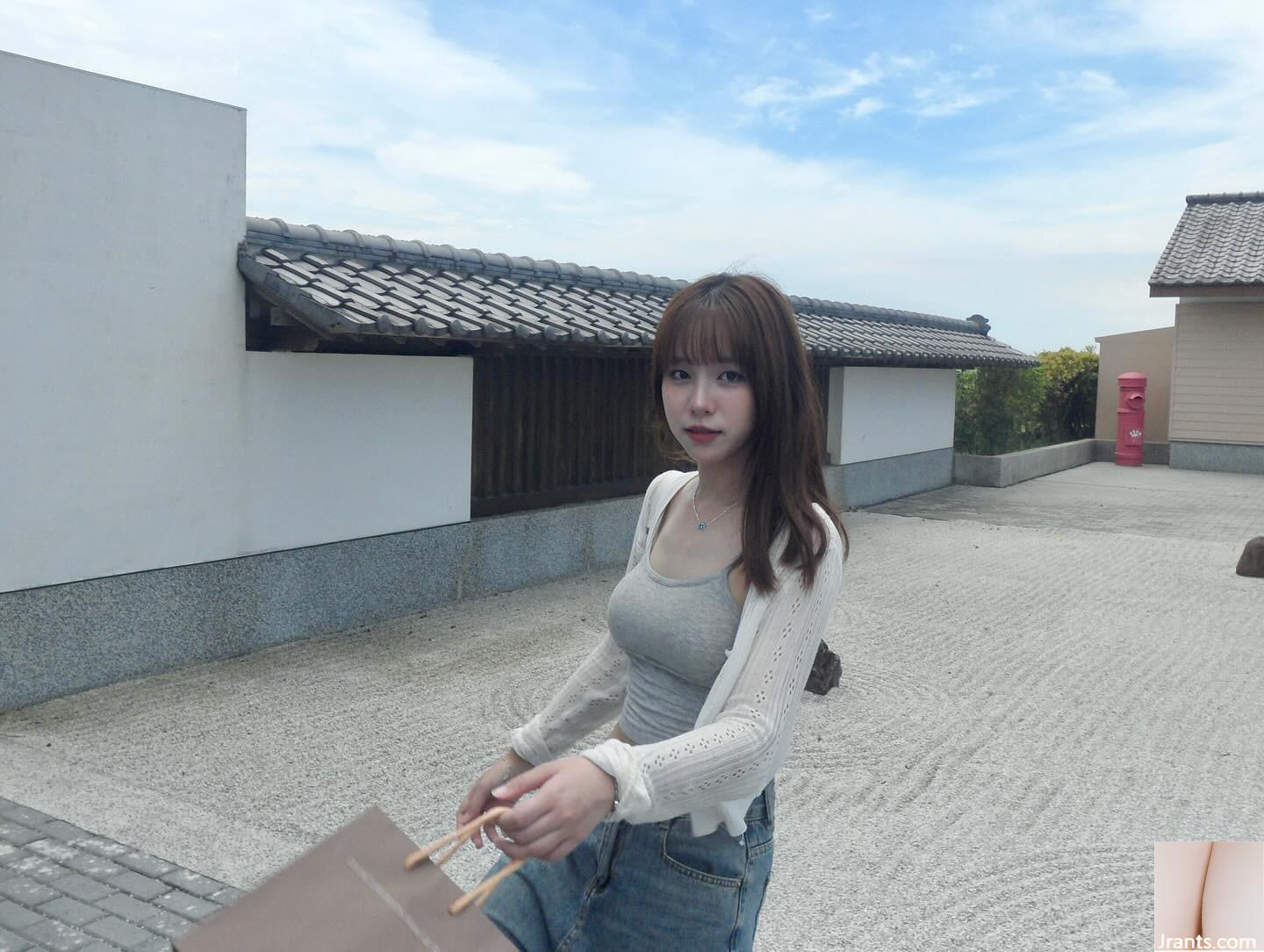 Nụ cười ngọt ngào (cpyy0502 “Ngực hơi lộ ra ngoài, ai cũng thích không thể rời mắt (12P) - Ảnh 3