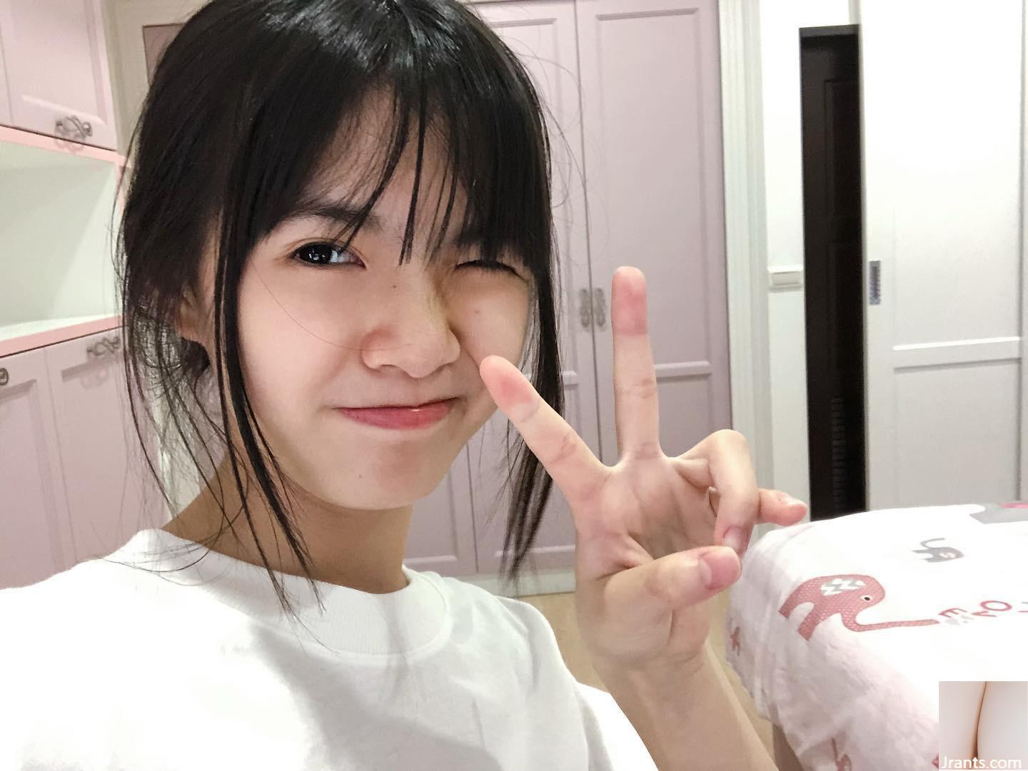 Người đẹp nhà bên “Cheng Cheng” khó cầm được chiếc bánh bao đầy đặn được người hâm mộ gọi là quá xinh đẹp (13P)