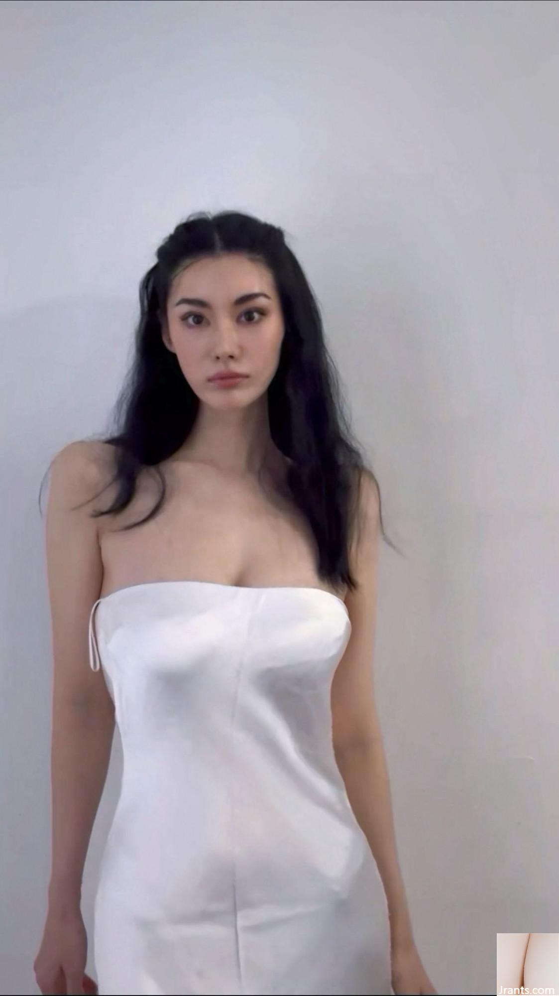 Bộ ngực khủng và khoét sâu của Tinkymew thực sự rất hoàn hảo và hấp dẫn (23P - Ảnh 22