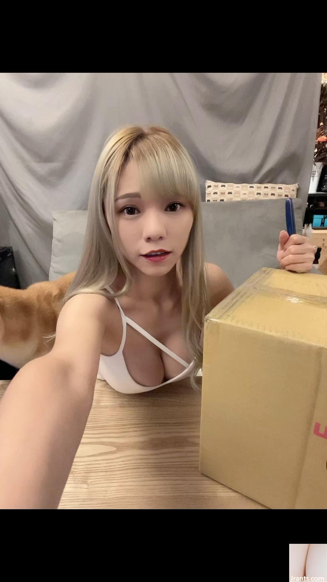 Cô gái có bộ ngực trắng như tuyết (Bonny) có nụ cười ngọt ngào, dáng người dễ thương và bất ngờ (17P) - Ảnh 12