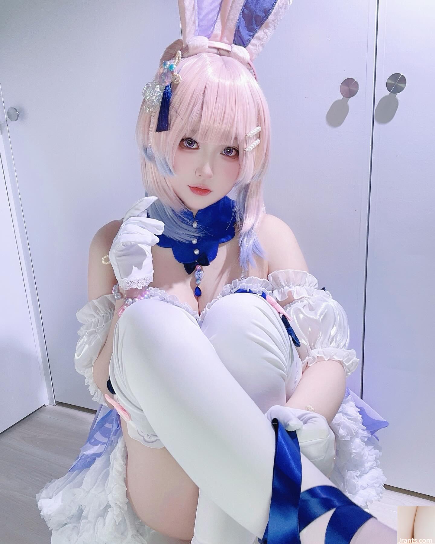 Bùng nổ gợi cảm (Yuki Ting) Dưới vẻ ngoài gợi cảm, cô ấy có khuôn mặt khí chất rất quyến rũ (17P)