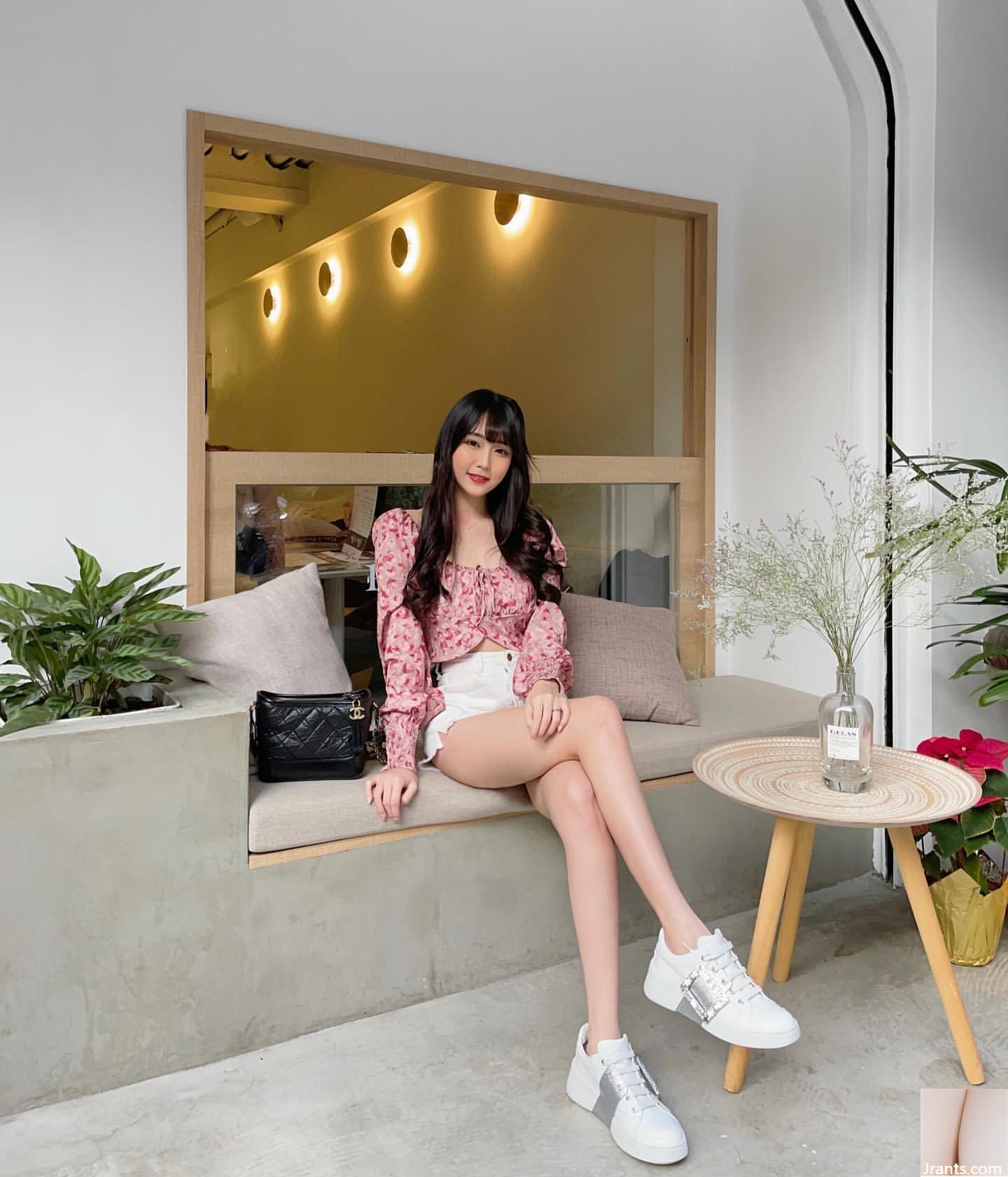 Cô em gái nhí “Wei Ting Angela” bị đôi chân dài xinh đẹp này quyến rũ đến mức không chịu nổi (13P) - Ảnh 12