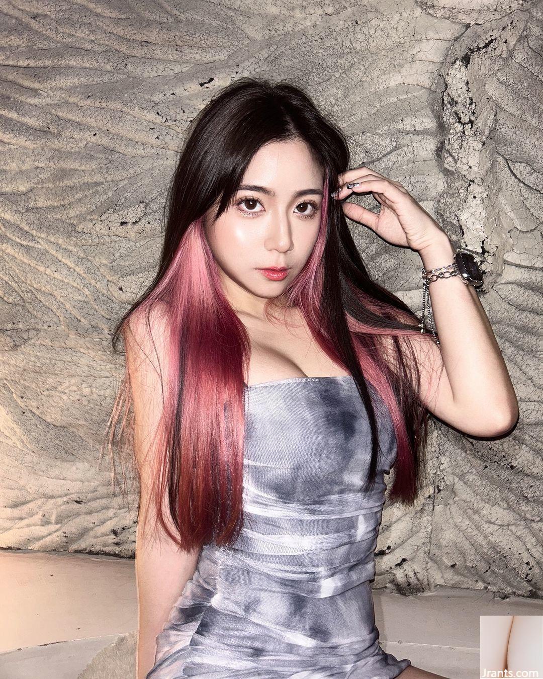 Cô gái ngây thơ “Xiao Ai AiHsieh” có làn da trắng ngần với đôi chân dài và bộ ngực lộ liễu (12P) - Ảnh 2