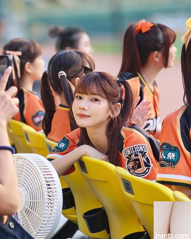 Nữ thần xinh đẹp “Risi” có làn da siêu trắng và mềm mại (10p)