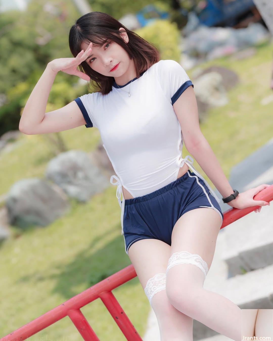 Coser “JUYI” rất hấp dẫn khi mặc trang phục khác nhau (10p) - Ảnh 8