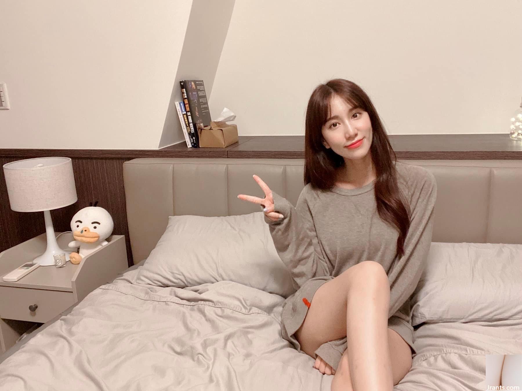 Nghệ sĩ Đài Loan Huang Weiting Apple cho thấy đôi chân dài hấp dẫn (7p) - Ảnh 7