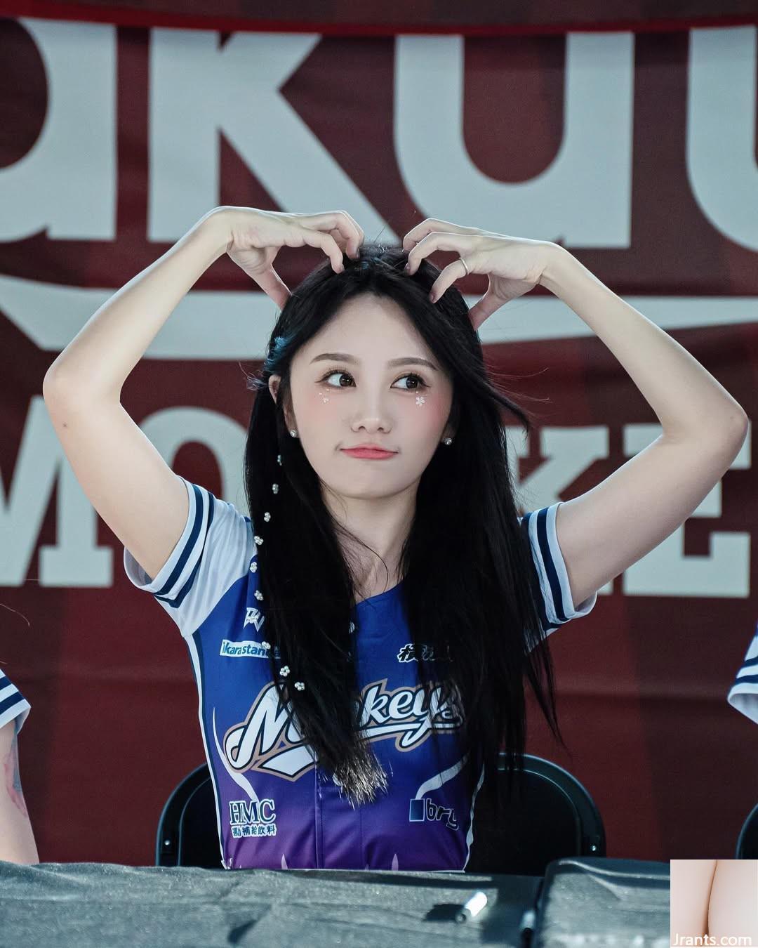 Gương mặt xinh đẹp của “Tanya Ruotong” trong gương rất gợi cảm và đầy yêu thương (10P) - Ảnh 9