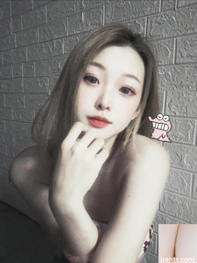 Cơ thể xinh đẹp “Little Hani” sắp khoe bộ ngực lớn dữ dội của cô ấy (10p)