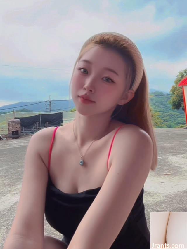 Cơ thể xinh đẹp “Little Hani” sắp khoe bộ ngực lớn dữ dội của cô ấy (10p) - Ảnh 2