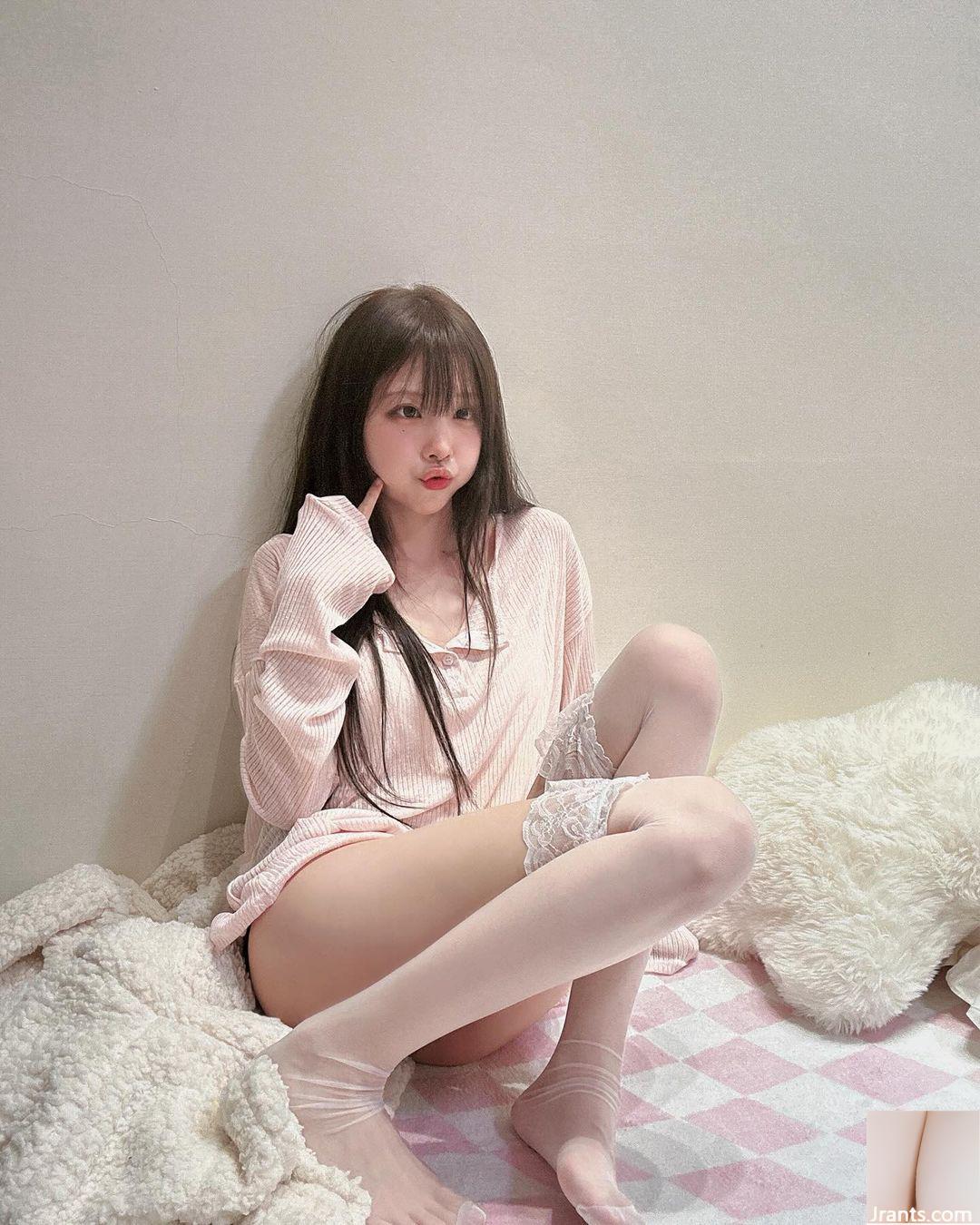 “Tutu__zhao tu meow” ngực đẹp rất thú vị (25p) - Ảnh 8