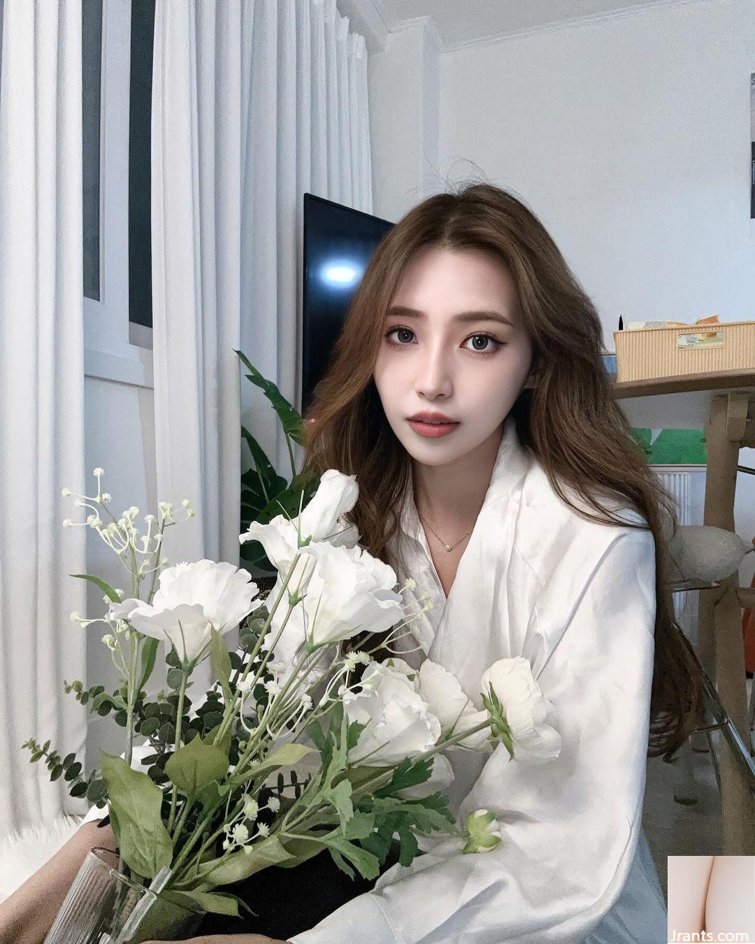 “Ha Geng_ENNAOUII” cho thấy bộ ngực và khuôn mặt mềm mại và mềm mại của cô ấy, cũng rất xuất sắc (23p) - Ảnh 2