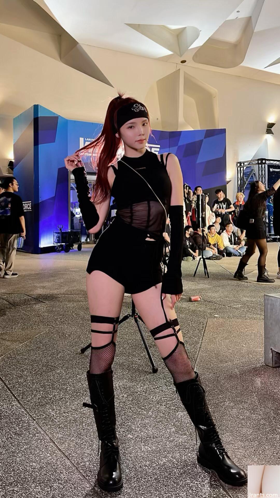 “Zoe_flesh” ngực tròn và cám dỗ (18p)