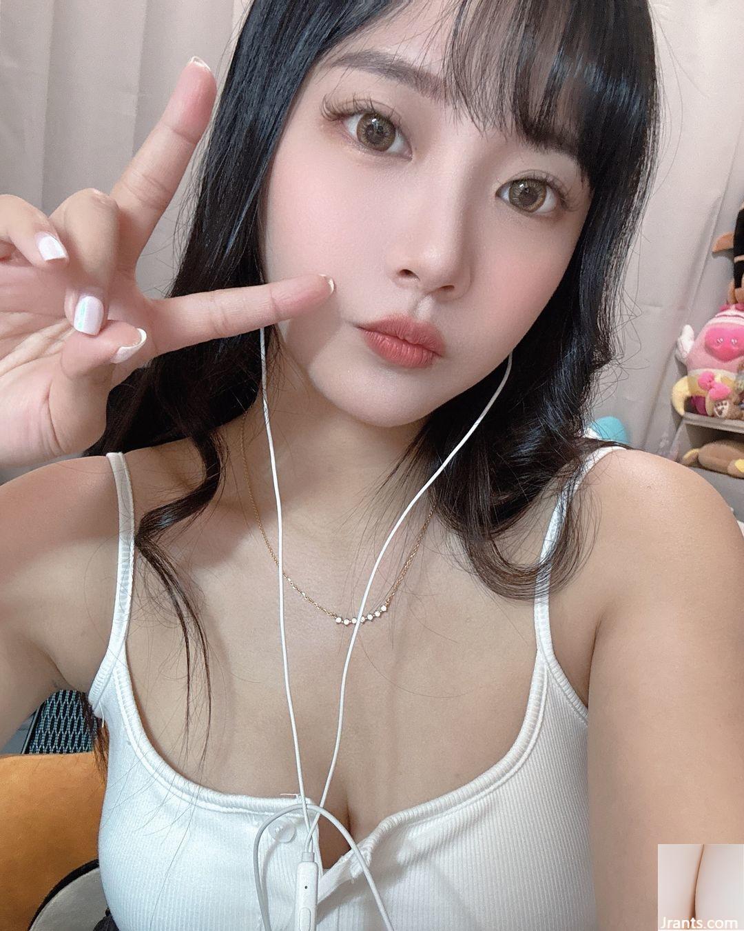 Cô gái nóng bỏng chân dài cho thấy hình dạng vú xinh đẹp của cô ấy “Little Skin cầu lông người yêu” (15p) - Ảnh 9