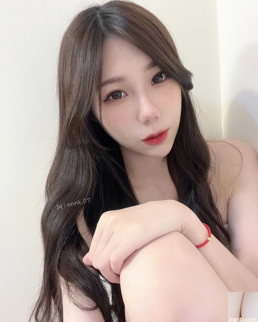 Cô gái bên cạnh “Chị Lin” đã bùng nổ trong cám dỗ (26p) - Ảnh 15