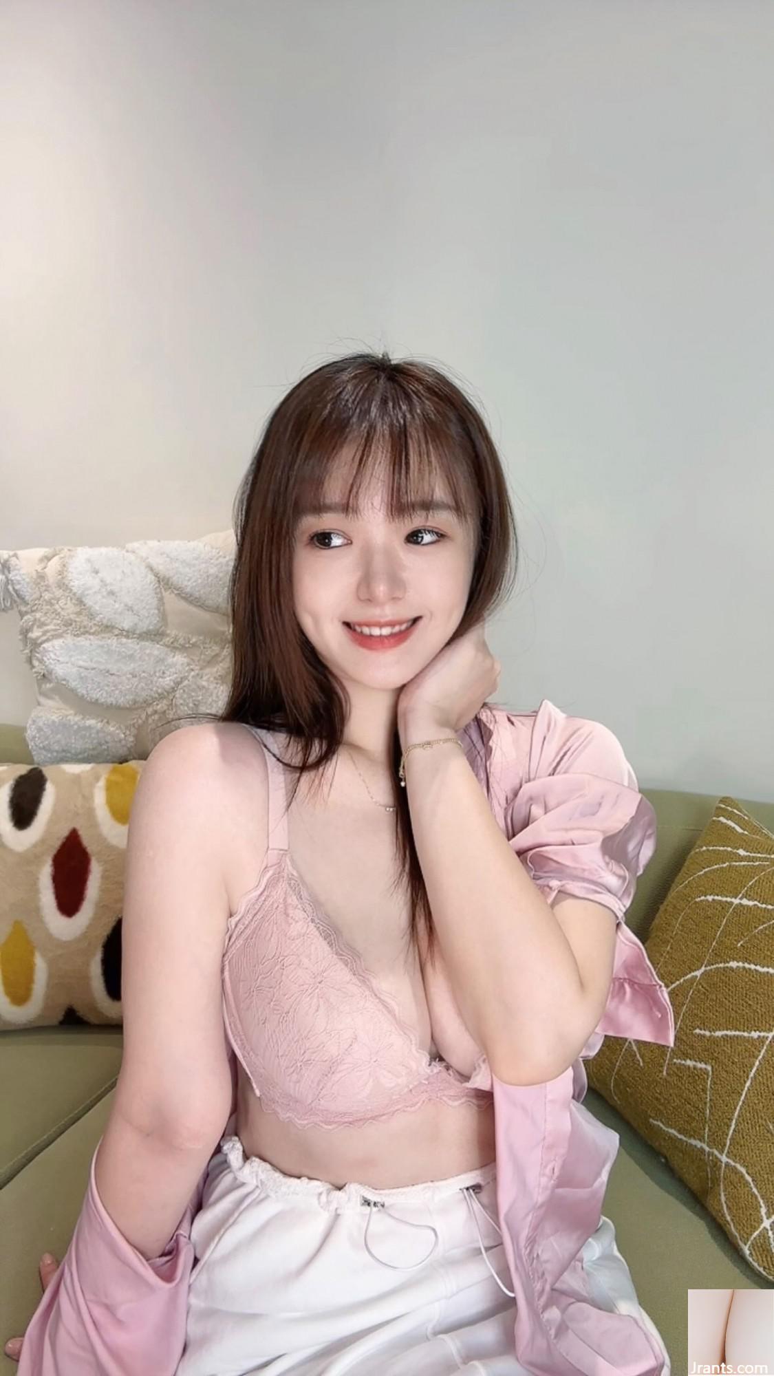 Deep v Cleavage “Wang Xuxu Anna” Cảm giác bạn gái khiến mọi người muốn bay (16p)