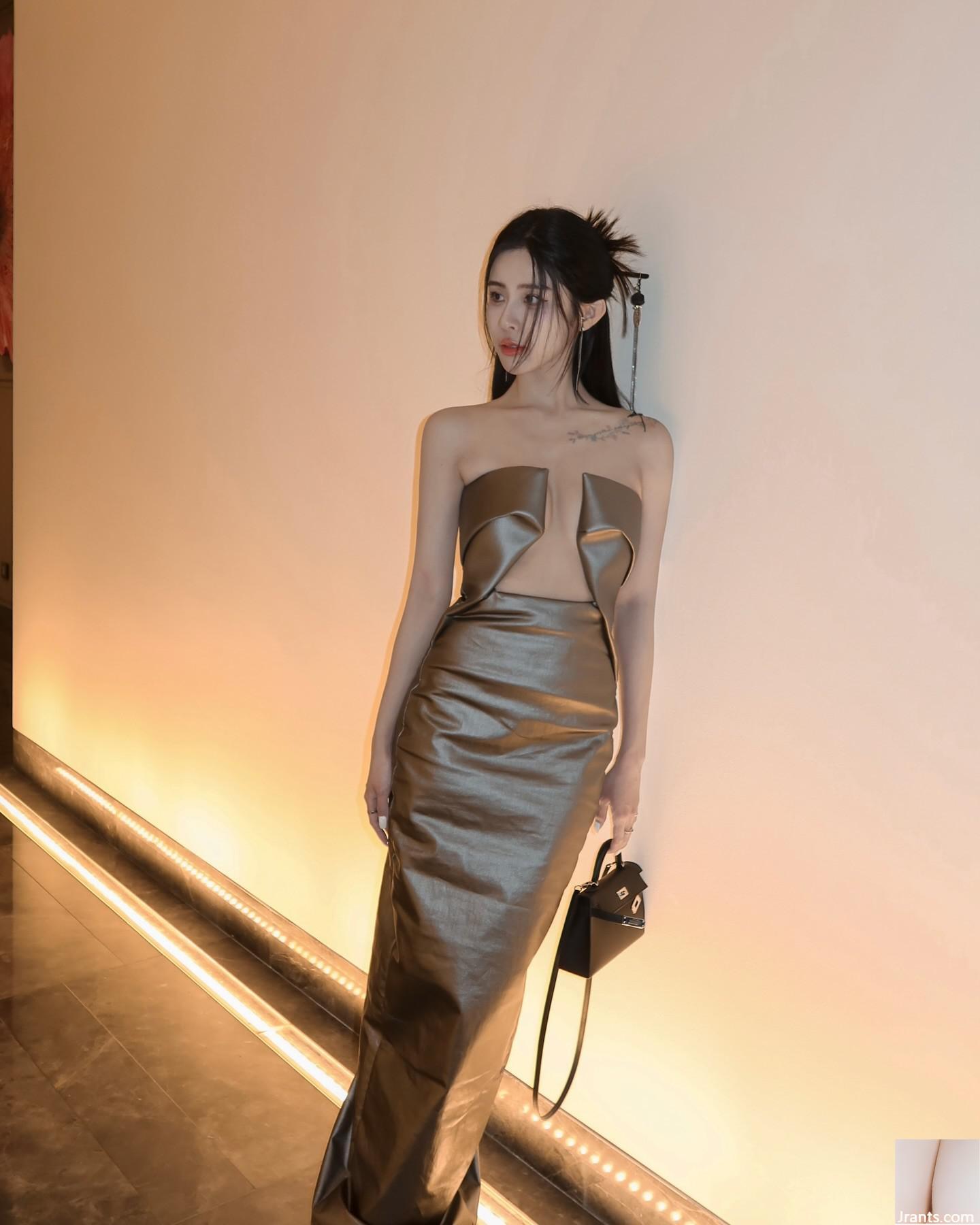 Nụ cười ngọt ngào, thân hình nóng bỏng “