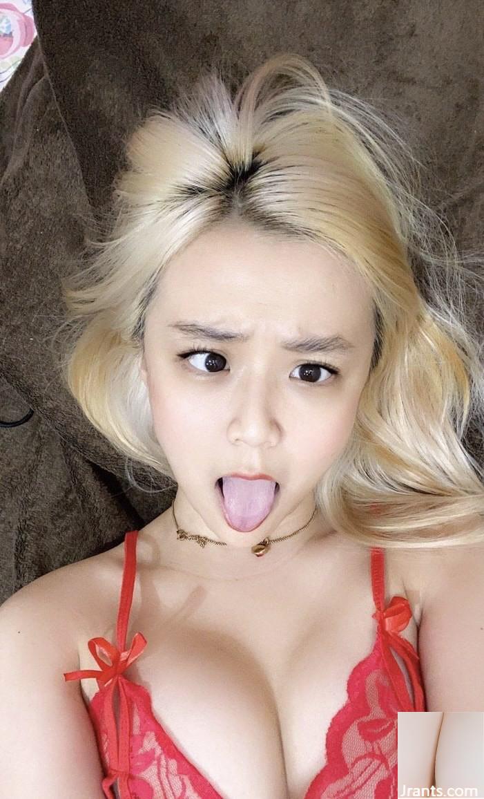 Cô gái Đài Loan tóc vàng khoe những điểm hở hang trong bộ ảnh hài hước ~ Tuyệt vời! (20P)