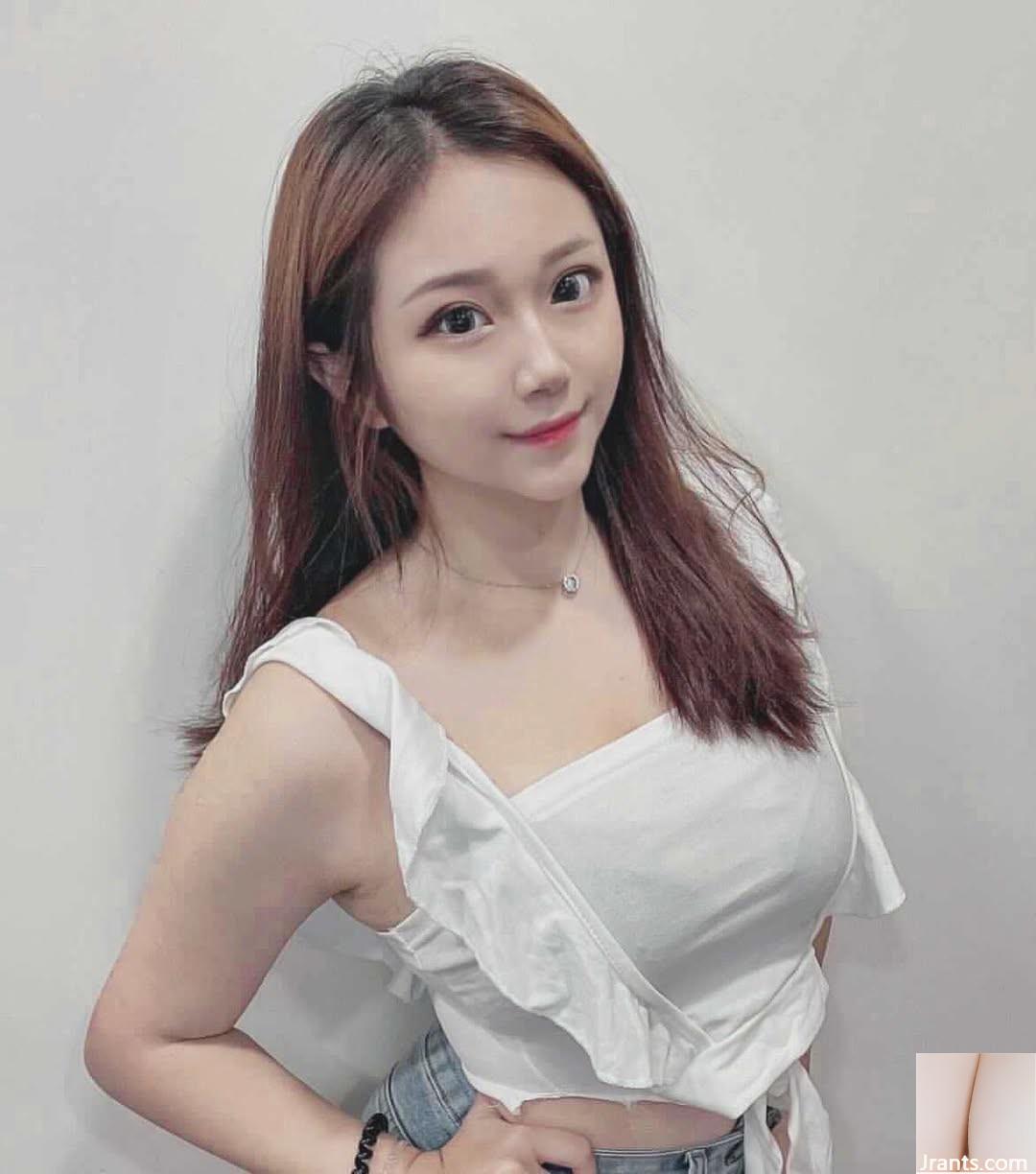 Cô gái xinh đẹp với tính khí “Linlin__025” có những đặc điểm trên khuôn mặt tinh khiết và tinh tế (16p) - Ảnh 9