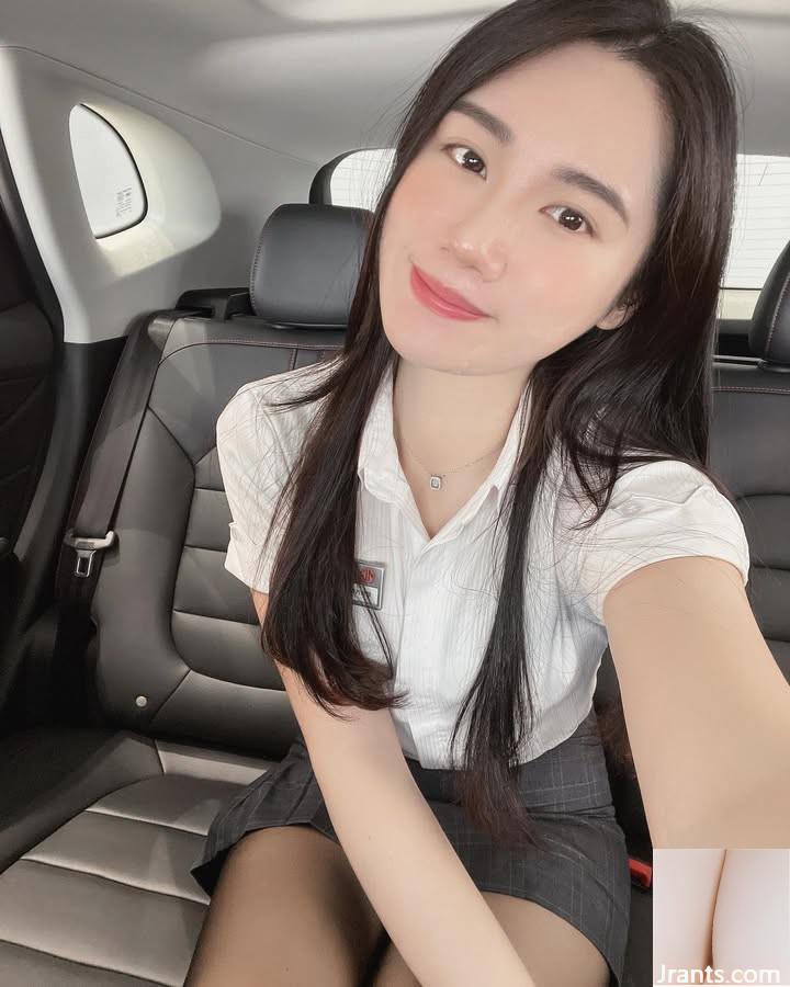 Mặt trước và mặt sau quá hấp dẫn. - Ảnh 2